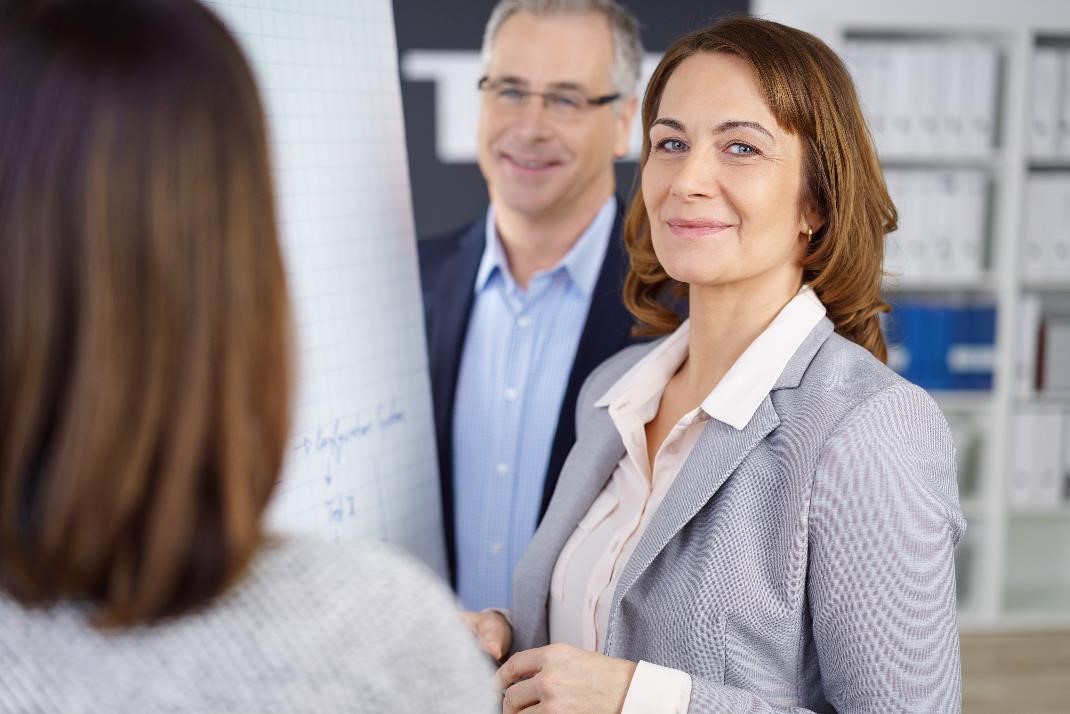 Veröffentlichung komprimiert Business team seniors